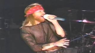 Video thumbnail of "Guns And Roses - La Cumbia De Los Trapos"