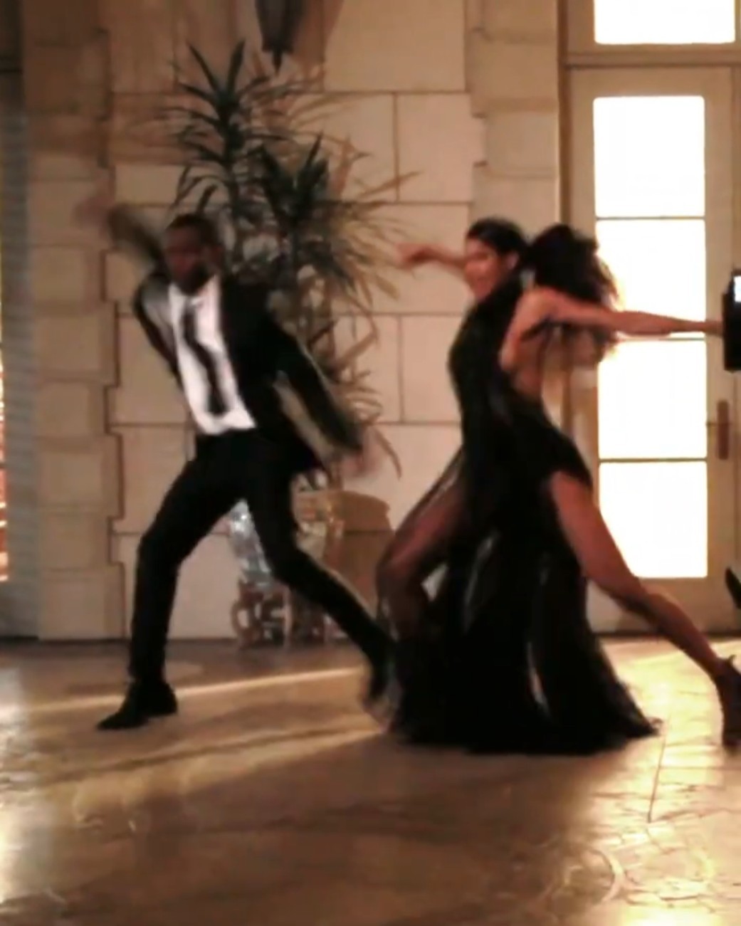 CIARA シアラ 直筆サイン iPod dancer ダンス ダンサー R&B Ciara Gives Mesmerizing Ballroom Hip Hop Dance in Rehearsal