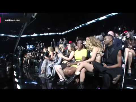 reaccion de lady gaga cuando abuchean a 1D MTV