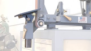 Adjustable belt grinder table