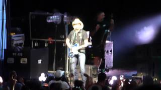 Online - Brad Paisley (Live at Riverbend)