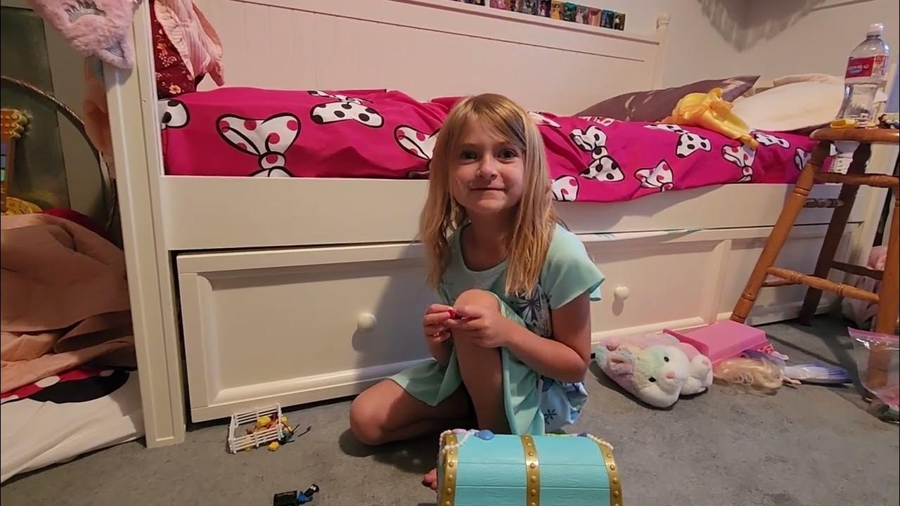 Scarlett opens Mystery Treasure Box #19 with Disney Legos, Kung Fu ...