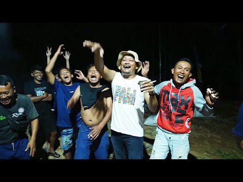 LOMBA PANJAT PINANG WIS READY NEMEN