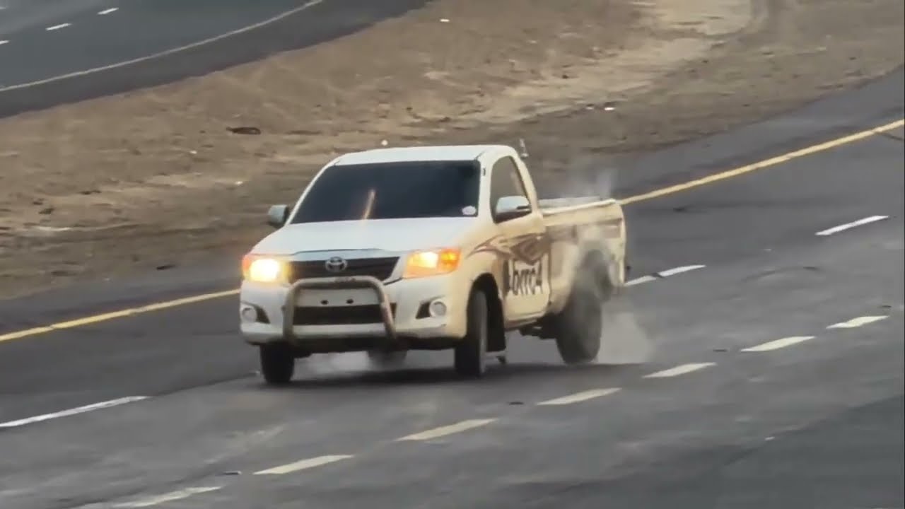 استعراض هايلوكس - على الجنط