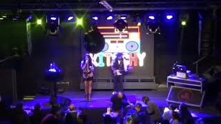 Dame Un Beso - Kitschy