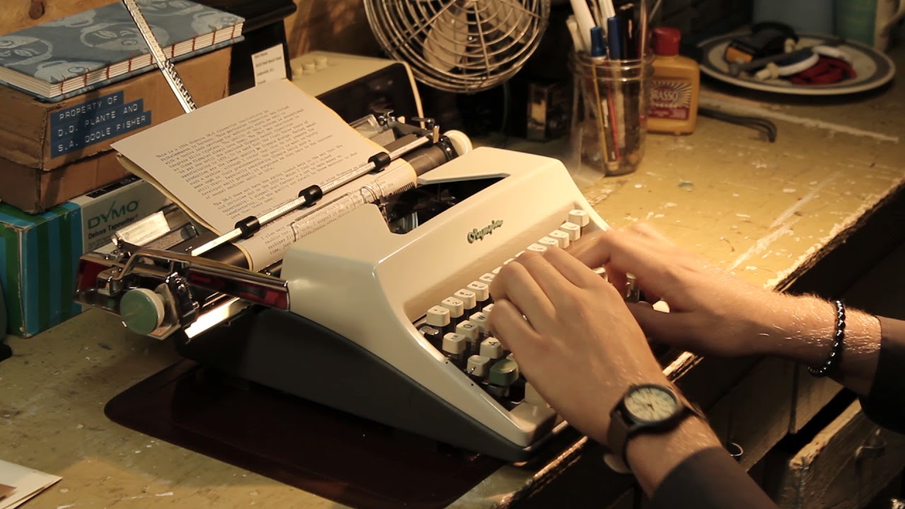 📜 Typing on a 1964 Olympia SM-9 Typewriter 📬 w. 12