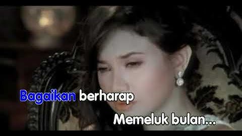 MEMELUK BULAN   ROSSA