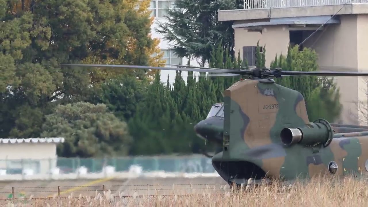 エアフェスタ2025　八尾　観覧飛行　一斉離陸後のホバリング、隊形整理