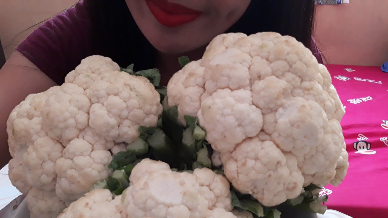 Raw CAULIFLOWER Eating Sounds Raw CAULIFLOWER ASMR CAS Eating