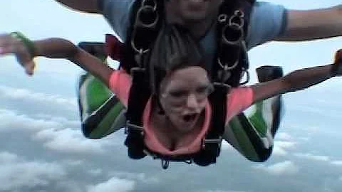 Heidi Atkinson goes skydiving!