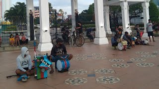 topeng monyet Lucu di tugu pahlawan surabaya | Alika Channel