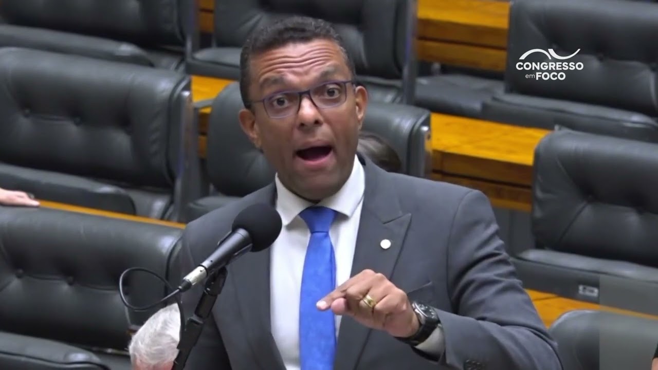 Samba-enredo sobre Lula é propaganda eleitoral antecipada, diz deputado Otoni de Paula