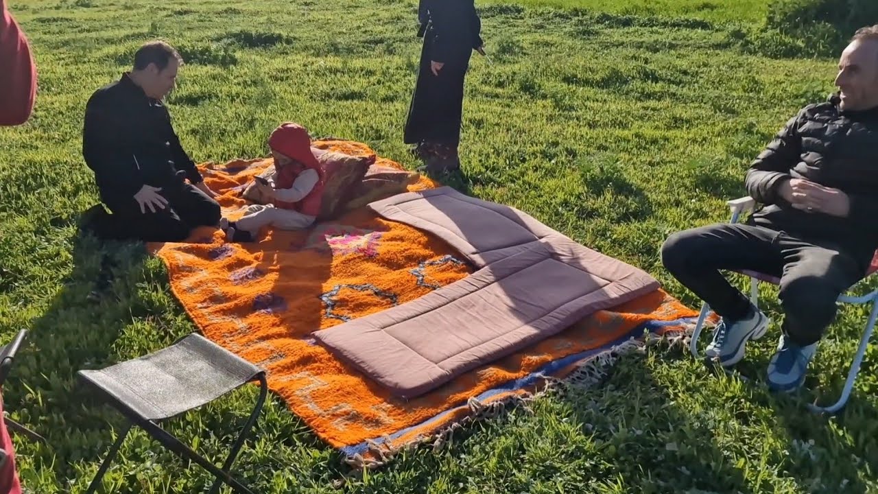 نزهة في الطبيعة ولا اروع مع العائلة