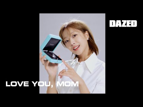 LOVE YOU, MOM  / 엄마를 부른다. 티파니로 채운 손짓과 숨결과 마음을 모두 모아 '사랑'이라 적었다. 오늘은 꼭 사랑한다 전해야겠다.