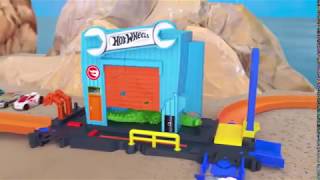 Hot Wheels Gator Garage Attack Vehicle Playset