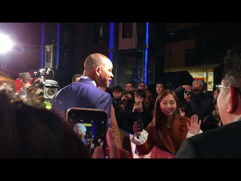 Korean journalist tries to teach Will Smith how to speak Korean