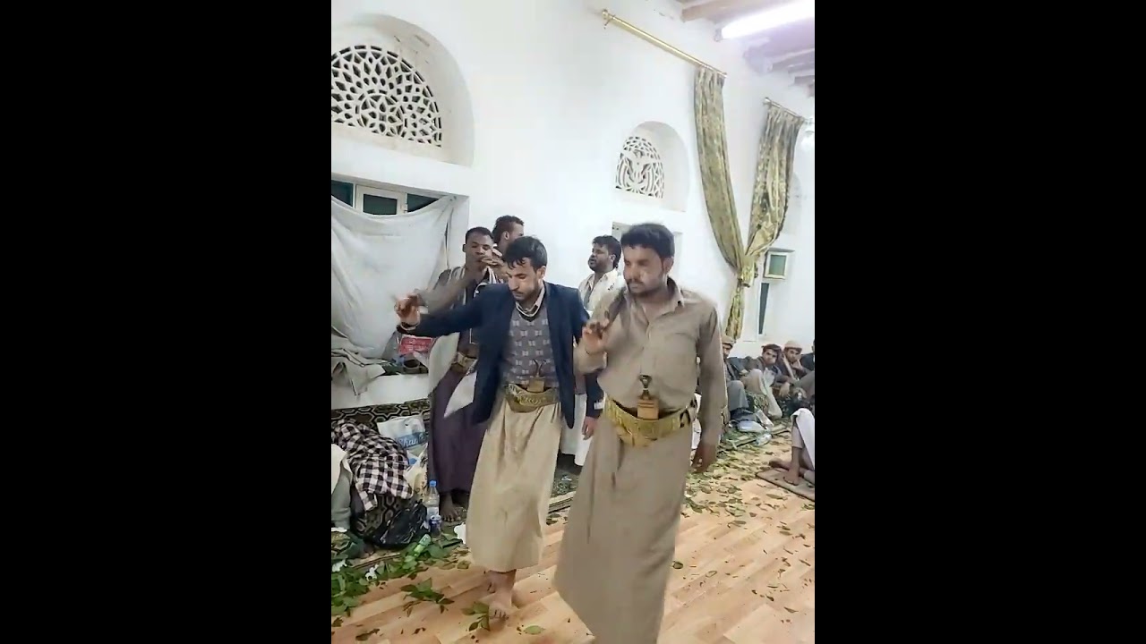 من أعراس ال الاشبط بني احمد الحداء في زفاف ردفان مجيب الاشبط فرقة سليم سعيد  بالمزمار