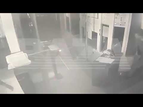 Момент нападения на полицейский участок в Лисках