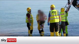Record number of migrants cross Channel