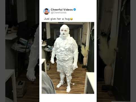 Just give her a hug 😂. 🎥 by: gradyandkarlee IG