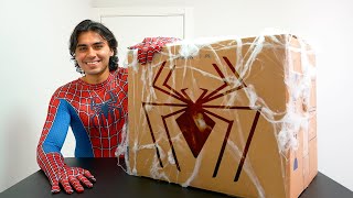 Abri uma Caixa Misteriosa do Spider-Man