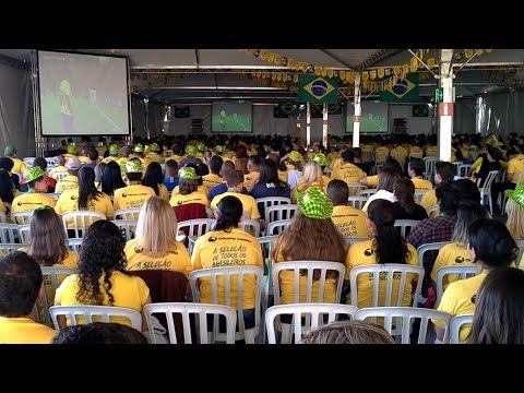 Funcionários de fábrica se juntam para torcer pelo Brasil em Pouso Alegre; vídeo