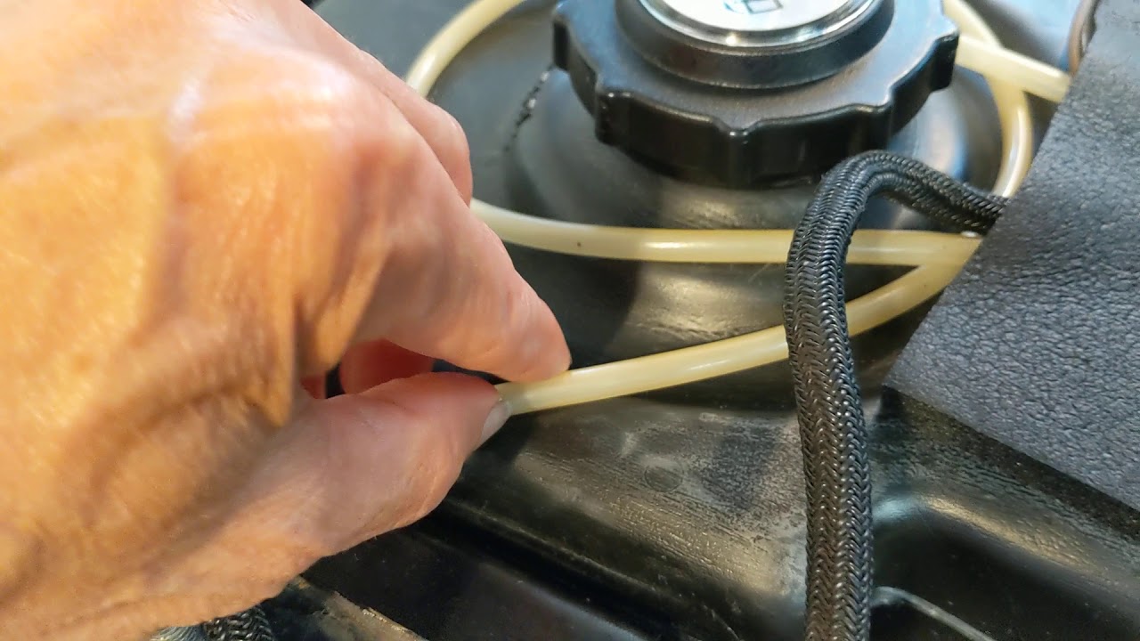 John Deere 185 Hydro gas tank foam placement - YouTube