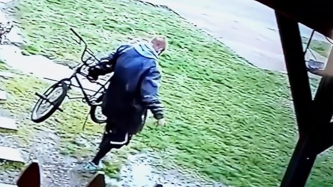 Man Seen Stealing Kid S Bike From Front Lawn Cops