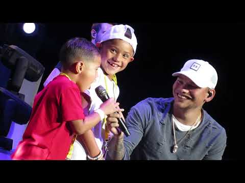 Kane Brown - Heaven - Philadelphia with 2 special guest vocalists