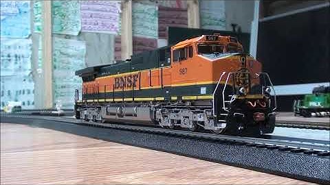 Review: ScaleTrains Rivet Counter Dash 9 Locomotive - 5th Run (BNSF H1 Scheme)