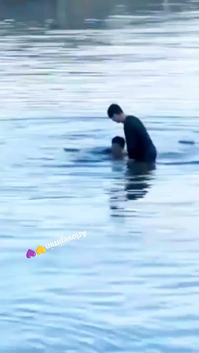 jk protecting jm like little baby 😱🤌😜#bts#jimin#jungkook#viral#jikook#army#kookmin#minkook#shorts