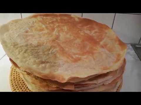 خبز الرقاق الناشف تحضير العجينة وطريقة رق الخبز وخبزه - YouTube 