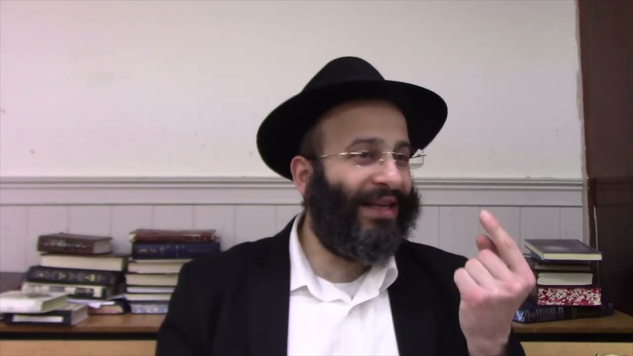 אוכל מתחת למיטה