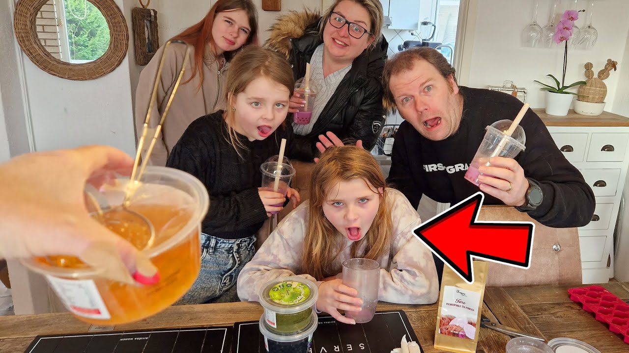TASTE TEST MED BUBBLE TEA🧋SOFIA BRÆKKER SIG🙈🤮