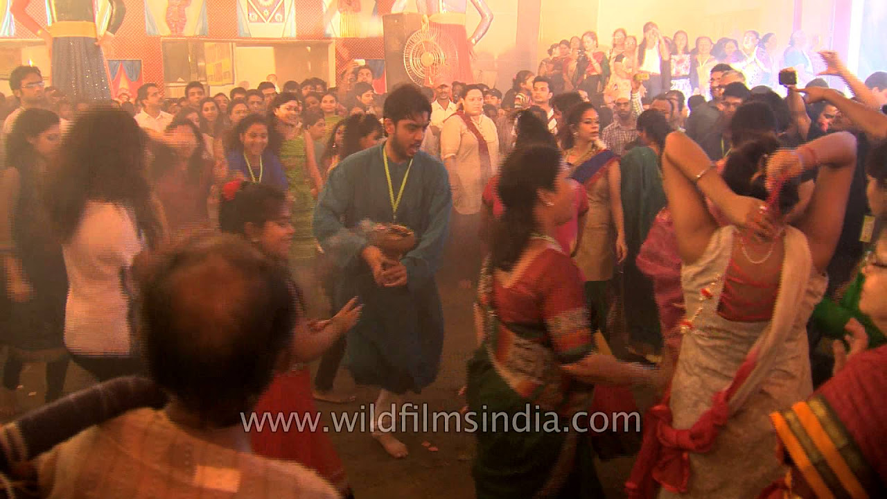 And everyone joins in Dance to the beat of the Dhak