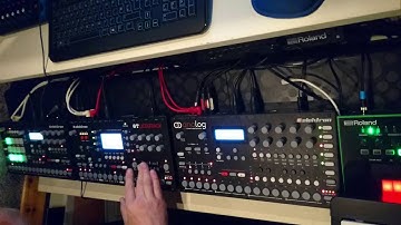 Skinshrink rehearsing for Portal using Elektron Rytm - Octatrack - Analog 4 - Roland TB3