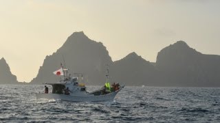 絶海の尖閣に領土の証し　東京都議視察漁船に同行