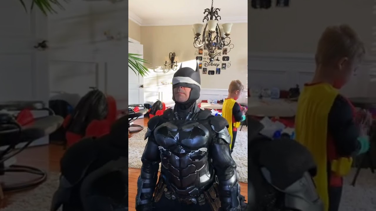 The Batman🦖#batman #costume #thephoto #trickshot #fypage #dc #dccomics #dcuniverse #shorts