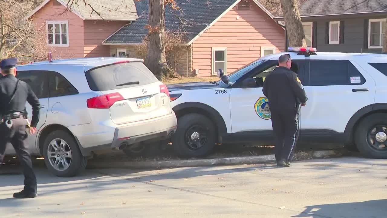 Driver in custody after leading chase in Des Moines - YouTube