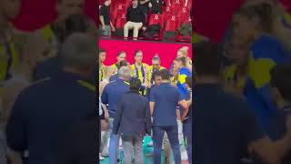 Çe Hulusi Belgu Nasil Kadın Voleybol Takımını Azarlıyor