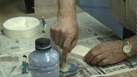 Glass Campus - Applying Kiln wash to a Casting Mold