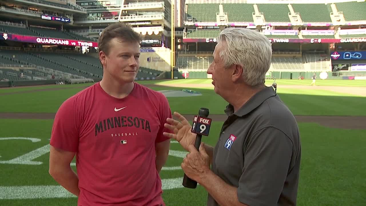 Twins: Jim Rich talks pregame with pitcher Louie Varland 