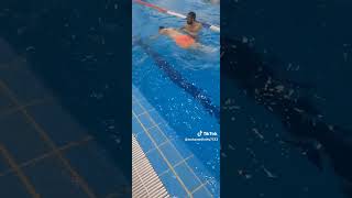 تعليم السباحه للكبار تعليم المجال الحركى للهيومن كاتش او الشده تحت المياه