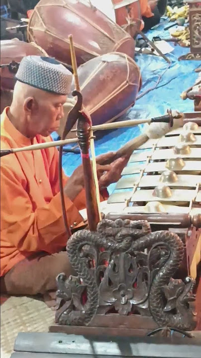 Asoy cuoooy....menabuh slentem,.... campursari Kusuma Laras