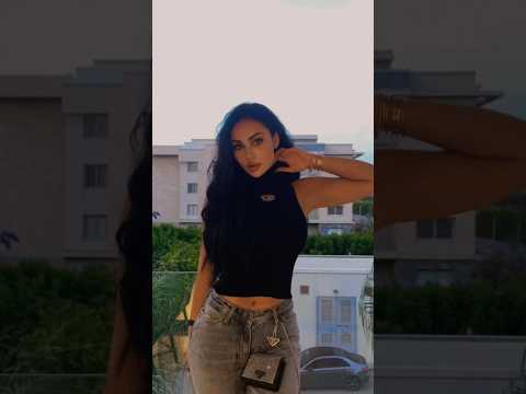 شيرين أبو العز بإطلالة صيفية تخطف القلوب أنوثة ناعمة تحت شمس البحر