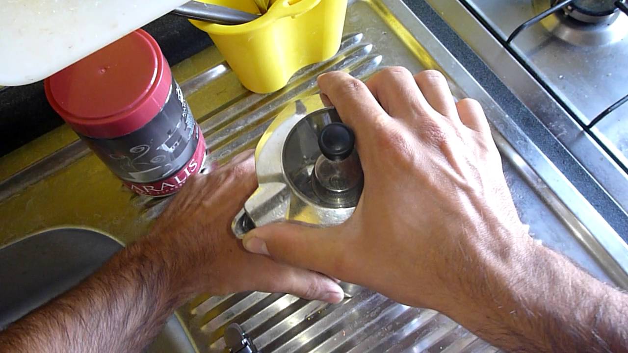  Bialetti 06835 Brikka Stovetop Espresso Maker, 4-Cup: Stovetop  Espresso Pots: Home & Kitchen