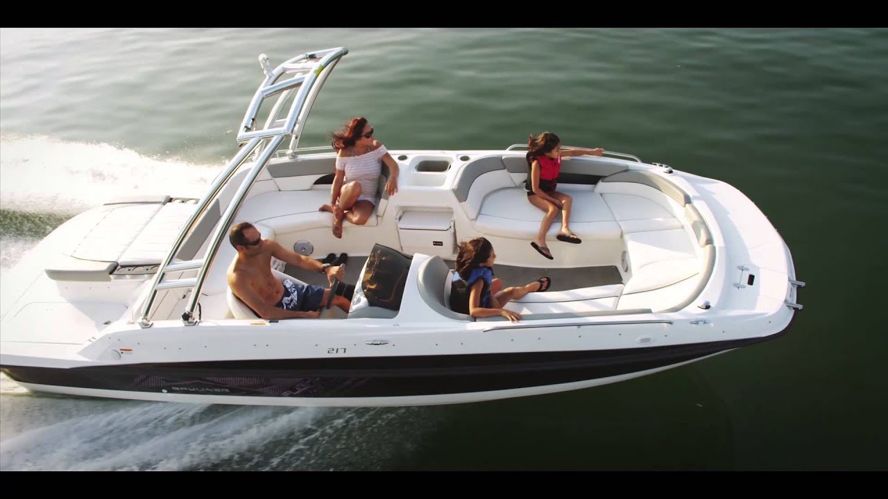 Bayliner 217 Deck Boat - YouTube