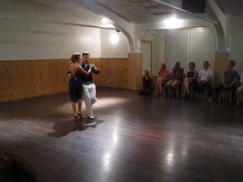 ozgur el turquito demir y Marina Marques bailan en stockholm july 2010 , fresedo