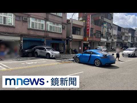 雙門跑車過彎「猛撞休旅」 車頭全爛釀6傷｜#鏡新聞