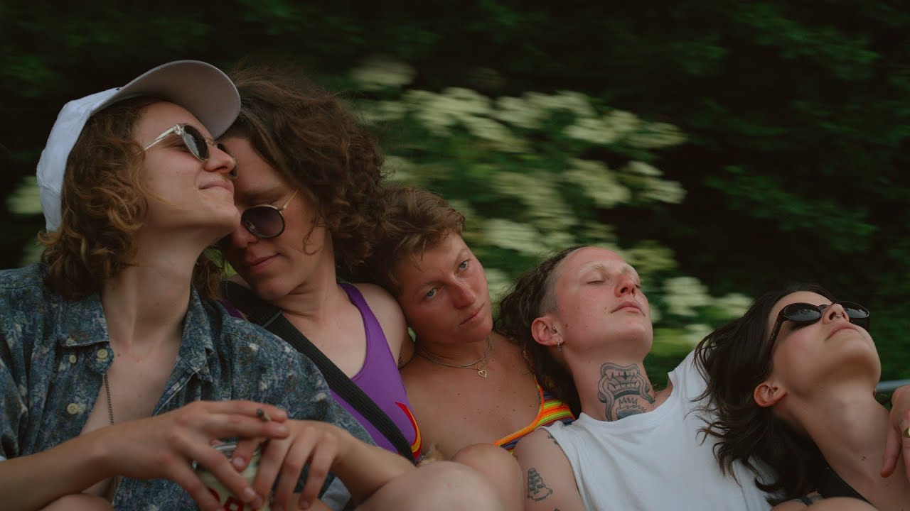 99 Moons»: Diese Schweizer Regiseurinnen und Regisseure spielen mit der  Lust | Tages-Anzeiger